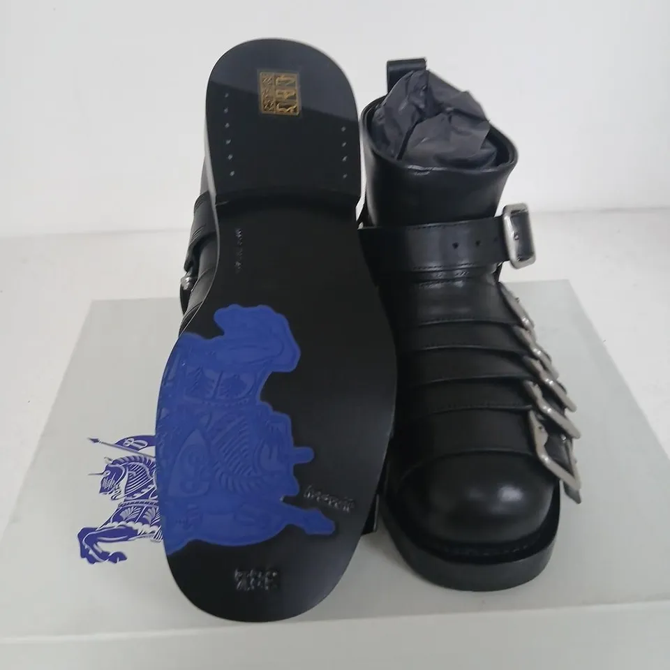 BURBERRY LEATHER BOOTS WITH BUCKLES – UK 5.5 (EU 38.5)