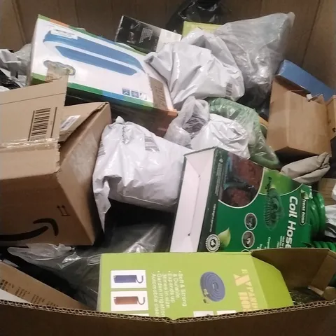 A PALLET CONTAINING ASSORTED GARDEN HOSES AND SWIMMING PRODUCTS ETC