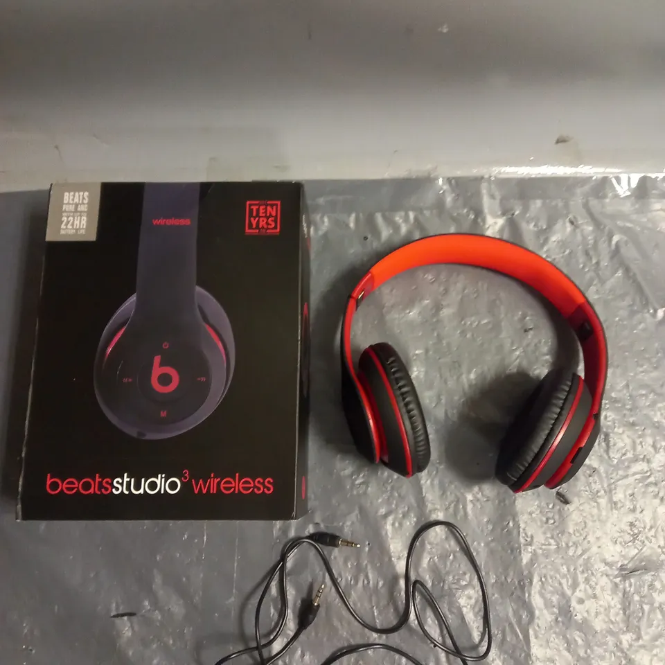 BOXED BEATS STUDIO 3 WIRELESS OVER EAR HEADPHONES IN BLACK/RED