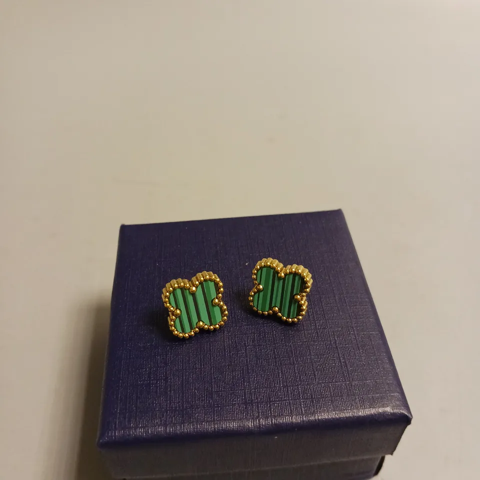 UNBRANDED GOLD AND GREEN STRIPED FOUR LEAF CLOVER EARRINGS WITH BUTTERFLY BACKS INCLUDES BOX