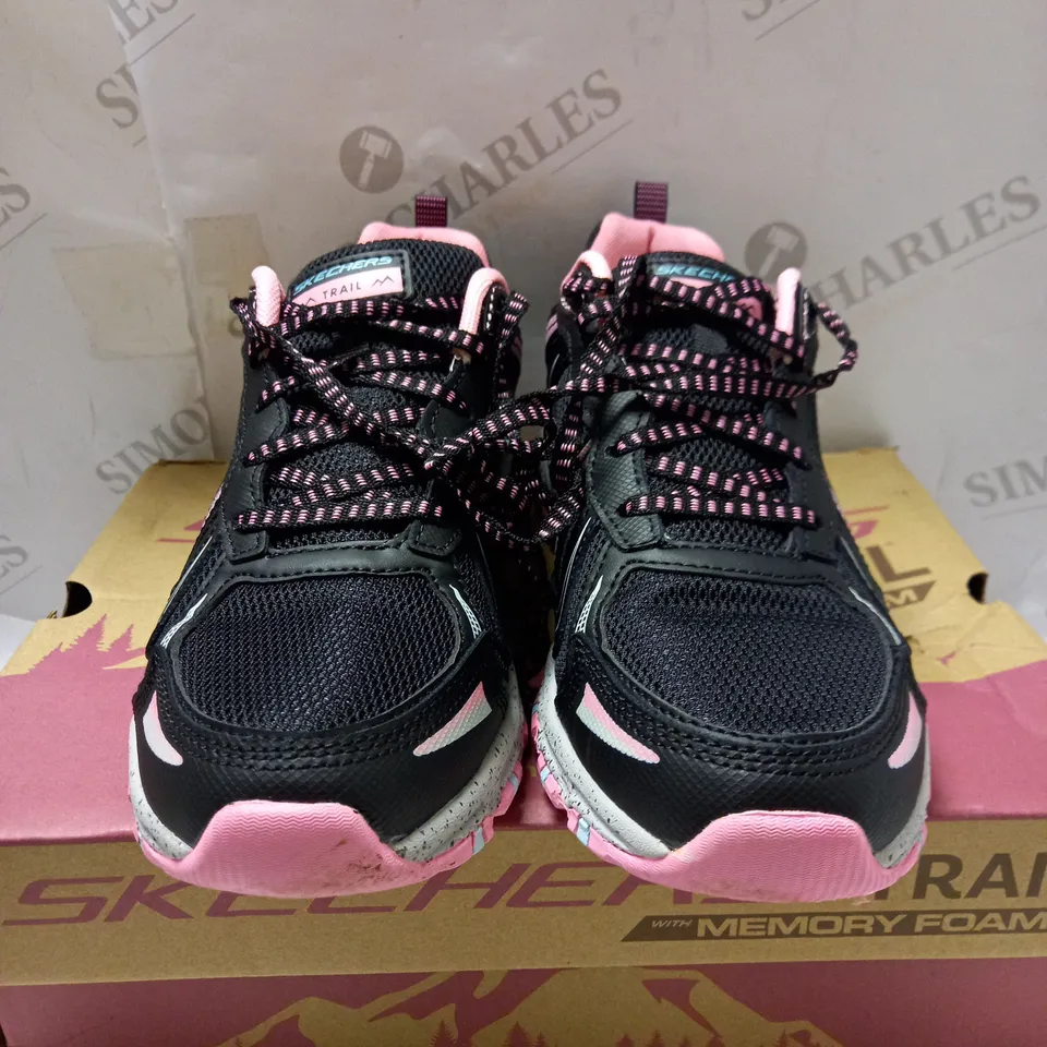 SKECHERS ADVENT PINK/BLACK TRAINERS - SIZE 6