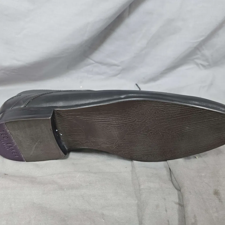 UNBOXED PAIR OF TED BAKER BLOCK HEEL SHOES IN BLACK - UK 8