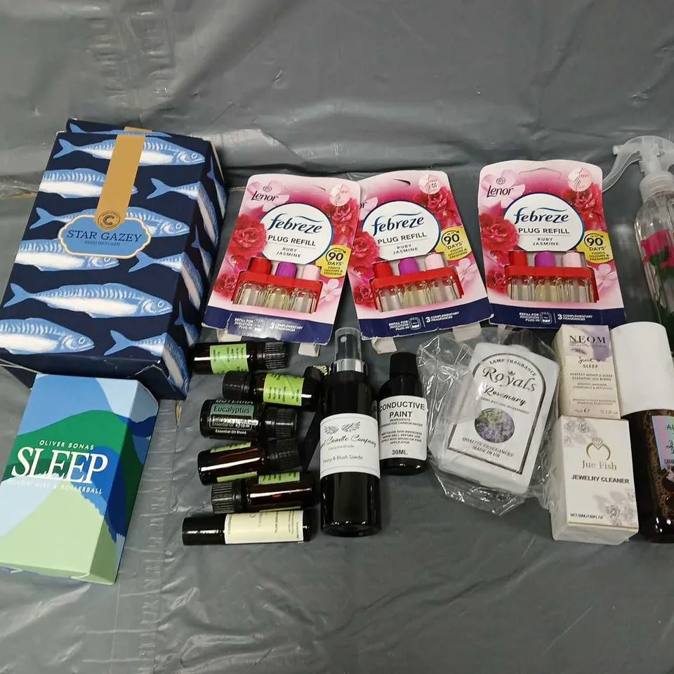 APPROXIMATELY 10 ASSORTED HOUSEHOLD ITEMS TO INCLUDE - PILLOW MIST, STAR GAZEY REED DIFFUSER, AND FEBREZE PLUG INS ETC. 