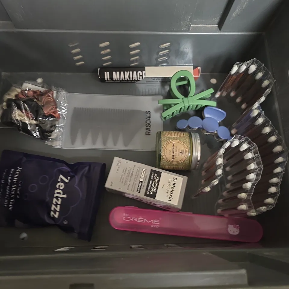 LOT OF APPROXIMATELY 20 ASSORTED HEALTH AND BEAUTY ITEMS TO INCLUDE DEPOT CONDITIONER, BODY BUTTER AND AKT DEO BALM