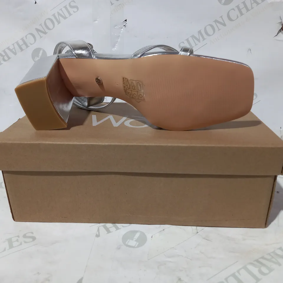 BOXED PAIR OF WALLIS HEELED SANDALS IN METALLIC SILVER COLOUR UK SIZE 5