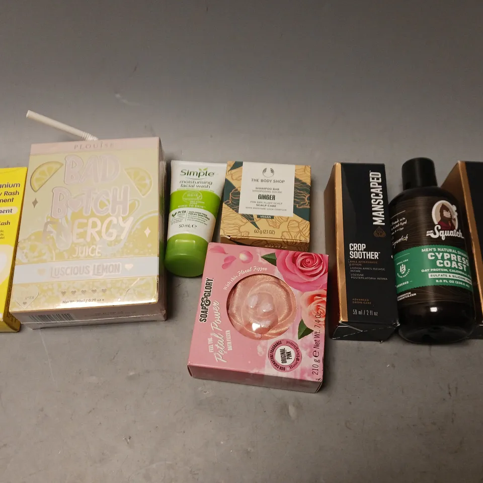 BOX OF APPROXIMATELY 15 COSMETIC ITEMS TO INCLUDE SQUATCH CYPRESS COAST, CROP SOOTHER, AND GINGER SHAMPOO BAR ETC. 