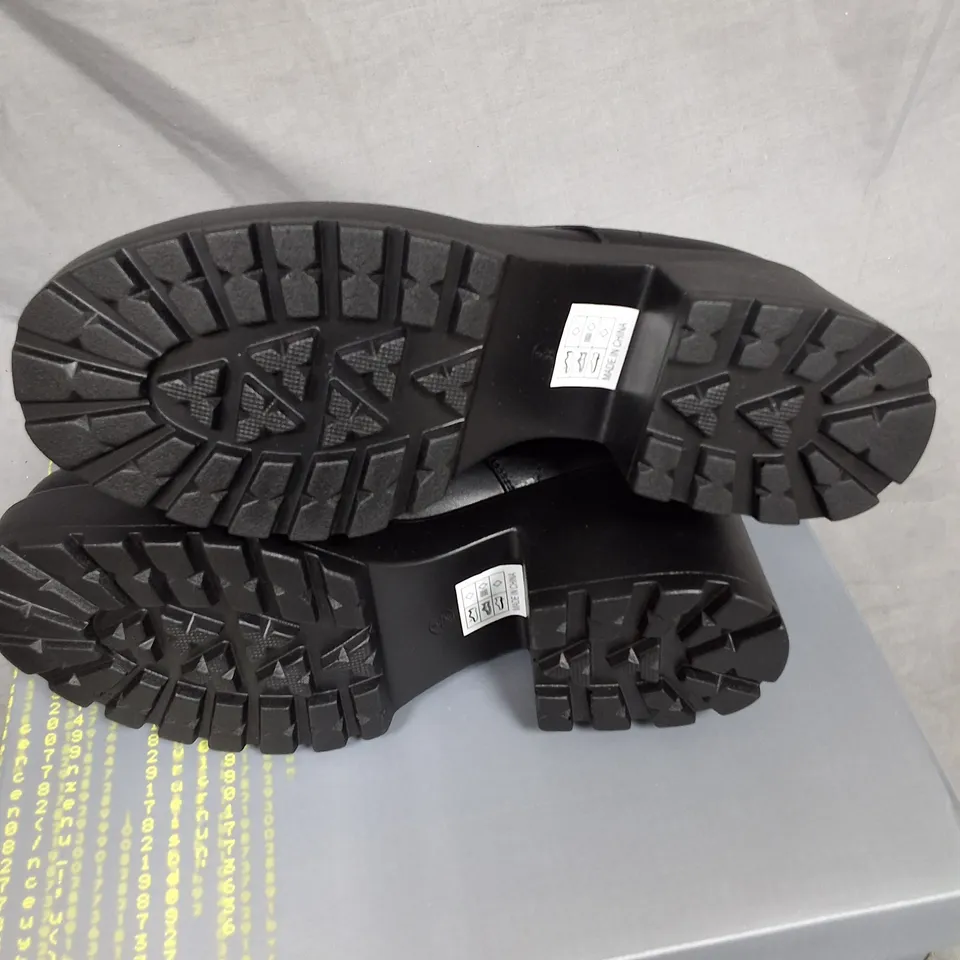 BOXED KOI GIN PLATFORM MILITARY BOOTS IN BLACK - UK 6