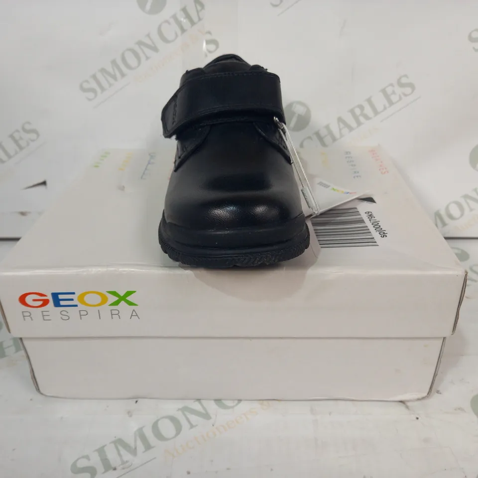 BOXED PAIR OF GEOX RESPIRA KIDS VELCRO STRAP SHOES IN BLACK UK SIZE 11