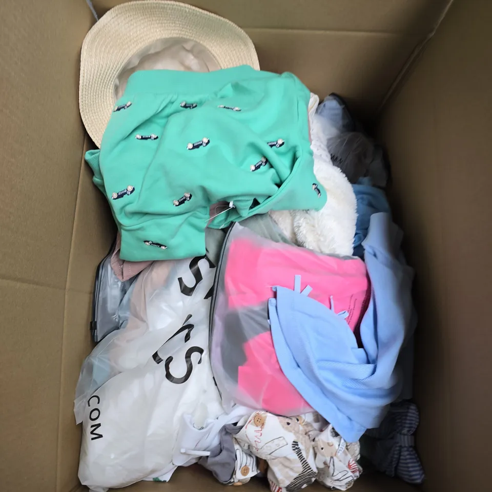 BOX OF APPROXIMATELY 25 ASSORTED KIDS CLOTHING ITEMS TO INCLUDE - TOP , SHORTS , T-SHIRT ETC