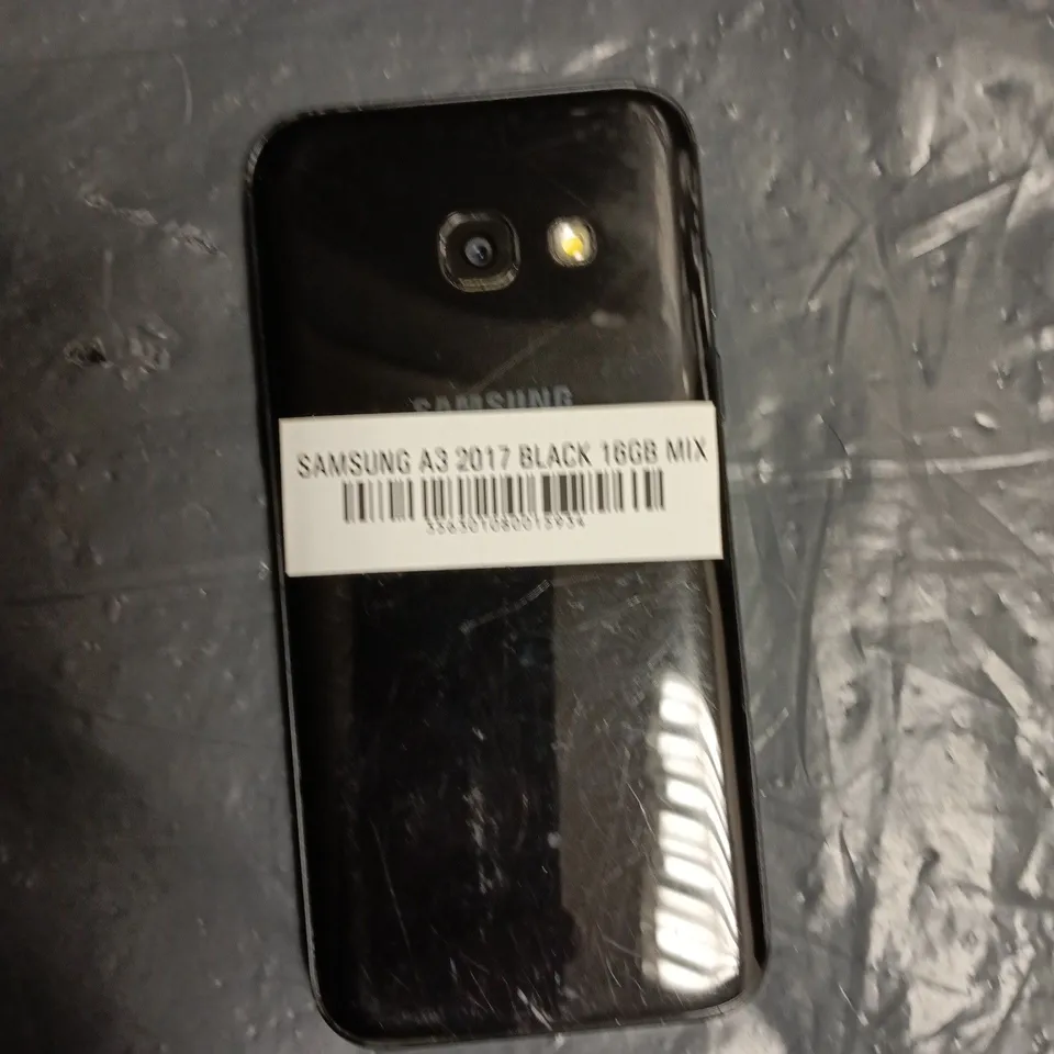 SAMSUNG A3 SMARTPHONE 