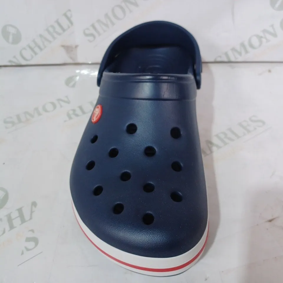 BOXED PAIR OF CROCS CLOGS IN NAVY UK SIZE M5/W6