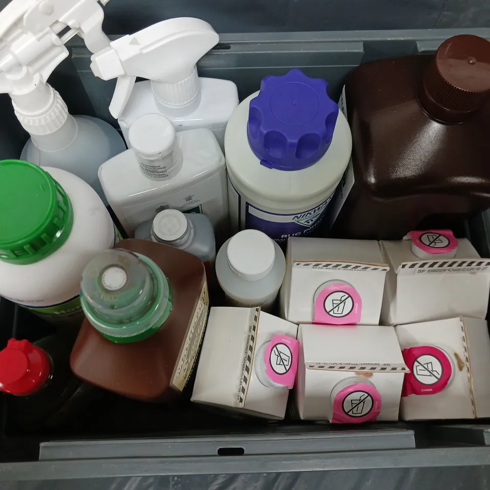 APPROXIMATELY 15 ASSORTED LIQUIDS TO INCLUDE ELEGOO PHOTOPOLYMER RESIN (2kg), AUTOGLYM WHEEL CLEANER (500ml), WASH-IN WATERPROOFER (1L), ETC