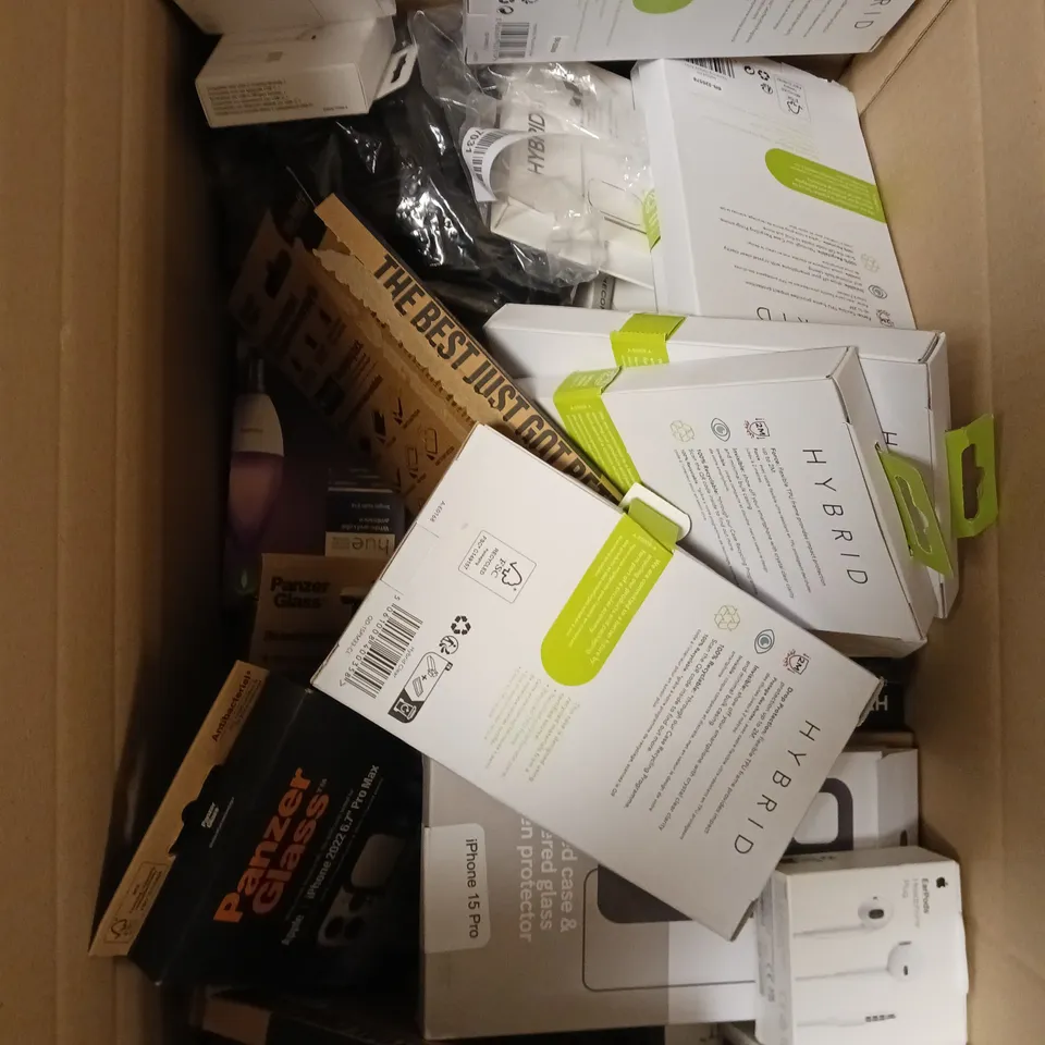 APPROXIMATELY 30 ASSORTED ELECTRICAL/HOMEWARE PRODUCTS TO INCLUDE CHARGING CABLES, TOOTHBRUSH, EARPHONES ETC 
