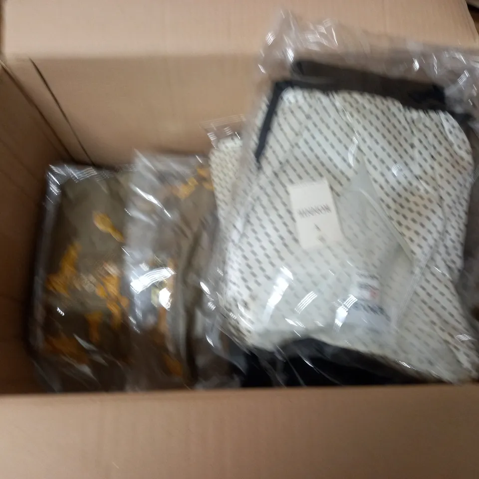 LOT OF APPROXIMATELY 40 ASSORTED BAGGED CLOTHING ITEMS - SIZE UNSPECIFIED