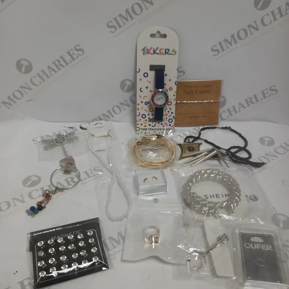 APPROXIMATELY 20 ASSORTED JEWELLERY PRODUCTS TO INCLUDE RINGS, EARRINGS, NECKLACES ETC	