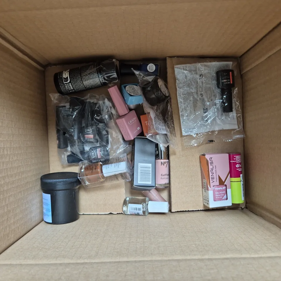 APPROXIMATELY 20 BOTTLES OF NAIL VARNISH TO INCLUDE POLISHED, BLUESKY AND RIMMEL
