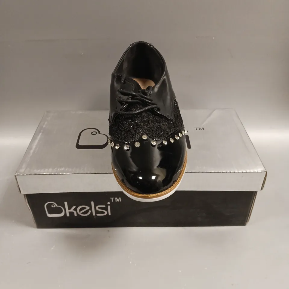 BOXED PAIR OF KELSI LACED SEQUINED SHOES IN BLACK - 4