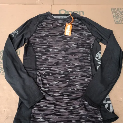 BAGGED SUPERDRY CARBON BASELAYER IN MONO CAMO - LARGE