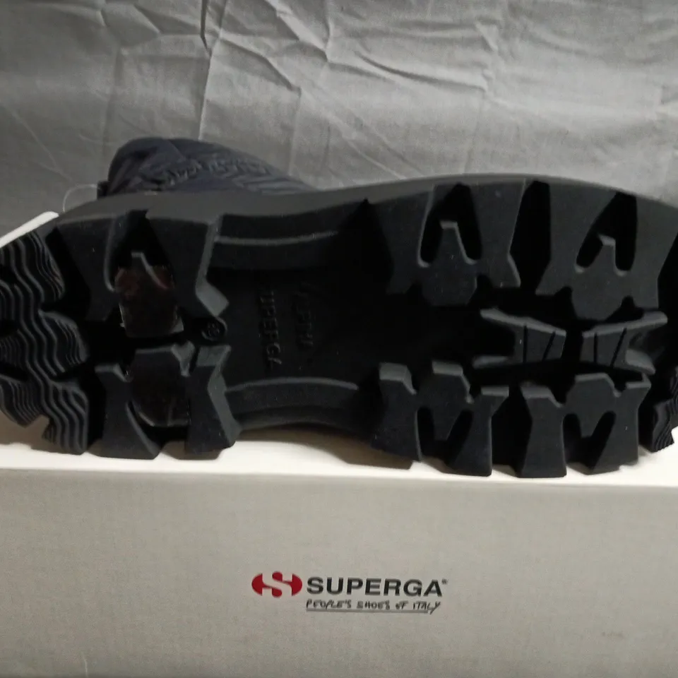 BOXED PAIR OF SUPERGA BLACK QUILTED ANKLE BOOTS – UK SIZE 5