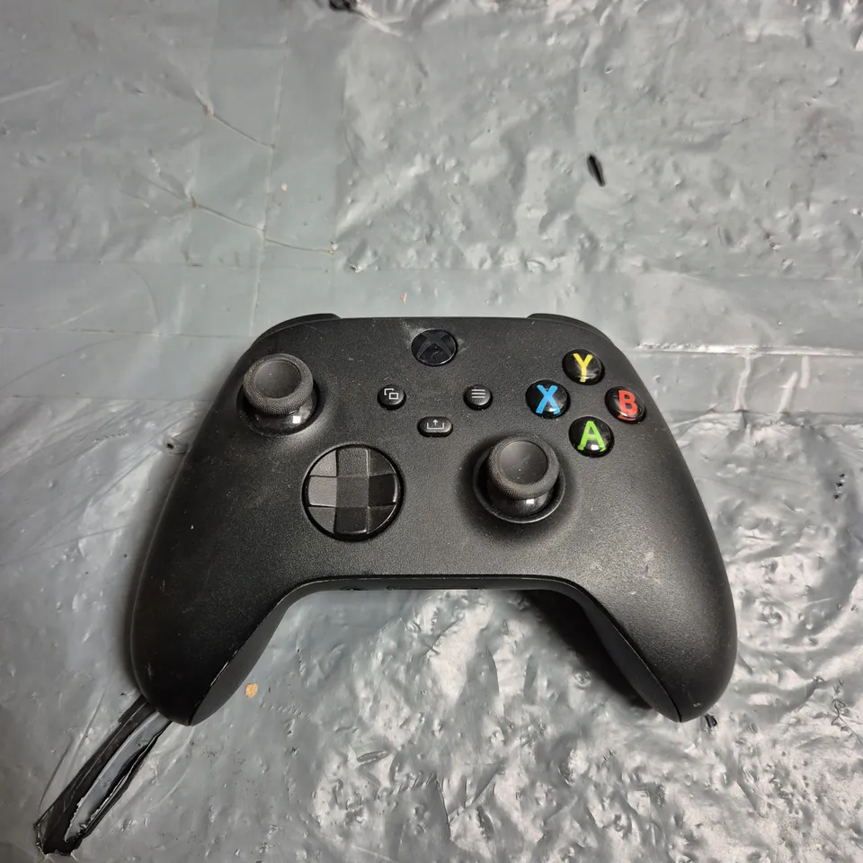XBOX SERIES X AND S WIRELESS CONTROLLER