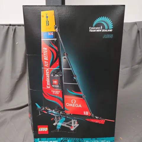 LEGO TECHNIC EMIRATES TEAM NEW ZEALAND AC75 YACHT 42174