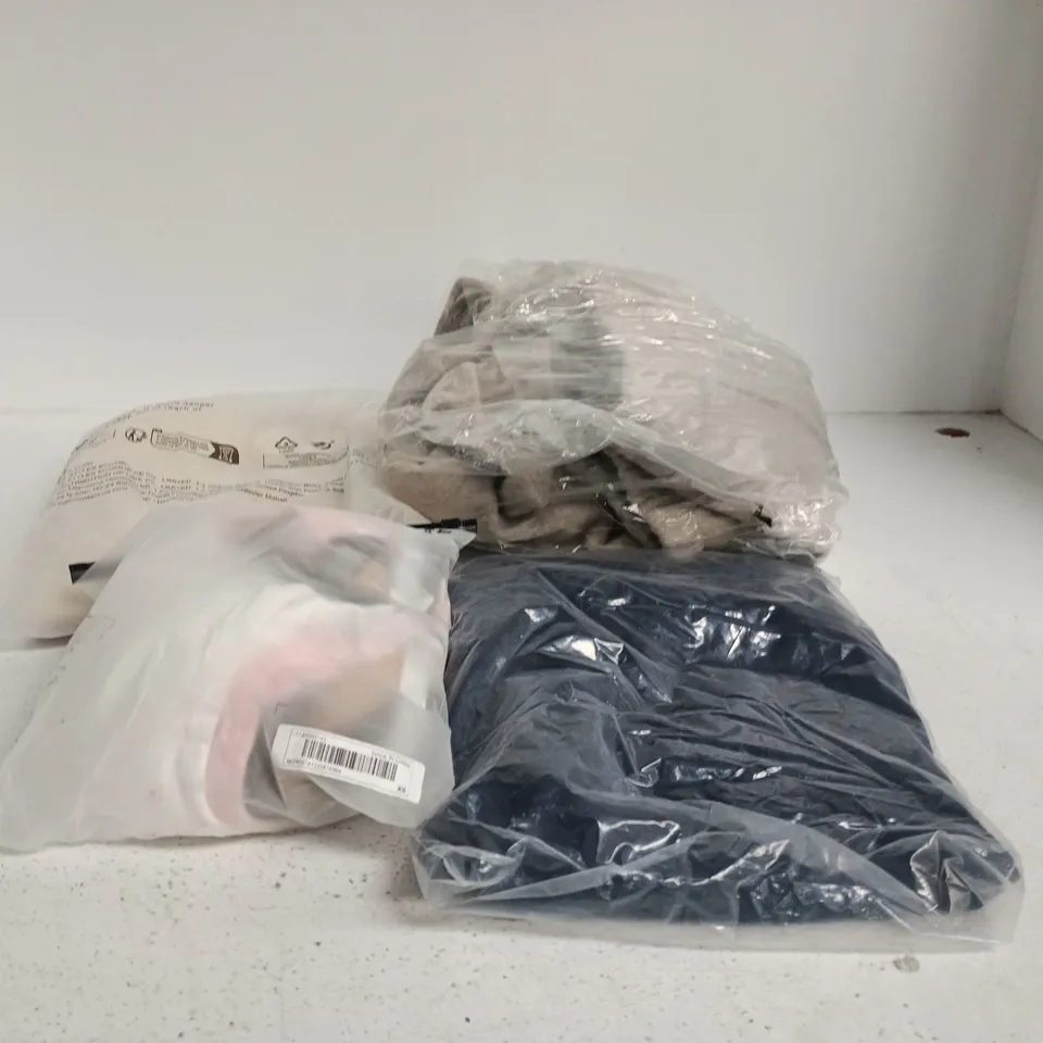 BOX OF APPROXIMATELY 25 ASSORTED CLOTHING ITEMS OF VARIOUS SIZES AND STYLES