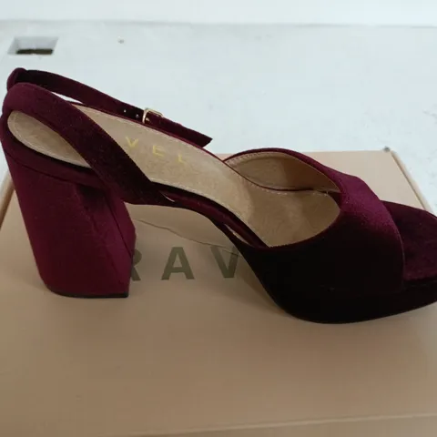 RAVEL WOMAN SURINA SANDAL SIZE 6