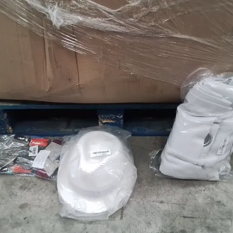 PALLET CONTAINING A LARGE QUANTITY OF HOME,TECH,BEDDING,CLOTHING TO INCLUDE;CURTAINS,HATS,SOCKS