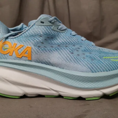 BOXED PAIR OF HOKA CLIFTON 9 SHOES IN LIGHT BLUE SIZE 3.5