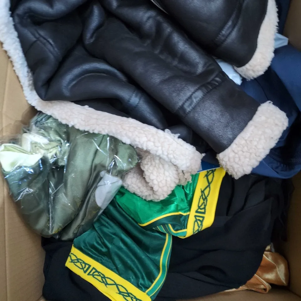 BOX OF APPROXIMATELY 20 ASSORTED CLOTHING ITEMS TO INCLUDE SKIRT, CARDIGAN, TROUSERS, ETC