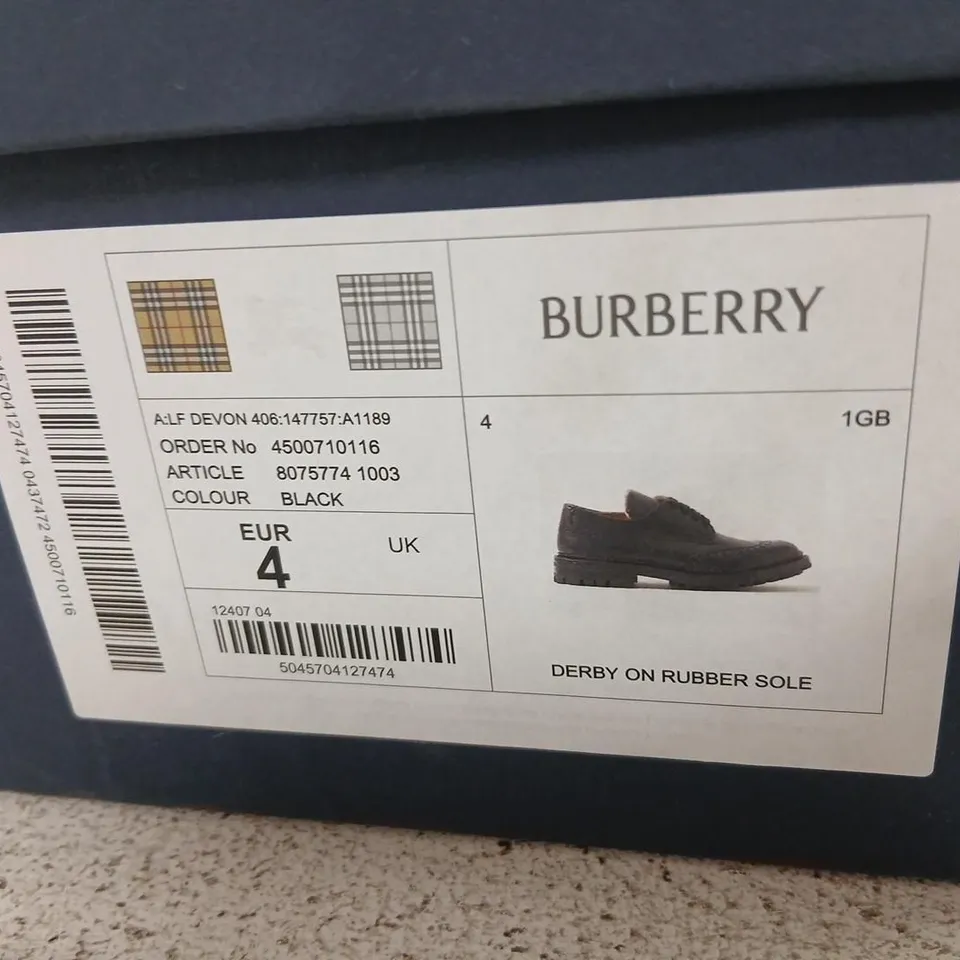 TRICKER'S FOR BURBERRY DERBY ON RUBBER SOLE – BLACK LEATHER BROGUES, UK 4