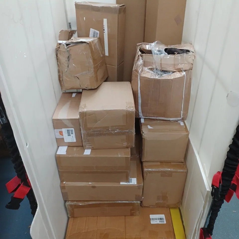 CAGE OF APPROXIMATELY 10 ASSORTED ITEMS TO INCLUDE COZEE HOME VELVETSOFT HEATED BLANKET, MAGIC TALKING EGG COOKER, AND BELL+HOWELL MULTI DEVICE CHARGER ETC.