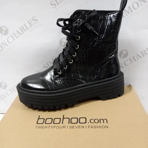 BOXED BOOHOO CROC LACE UP CHUNKY HIKER BOOTS SIZE 4