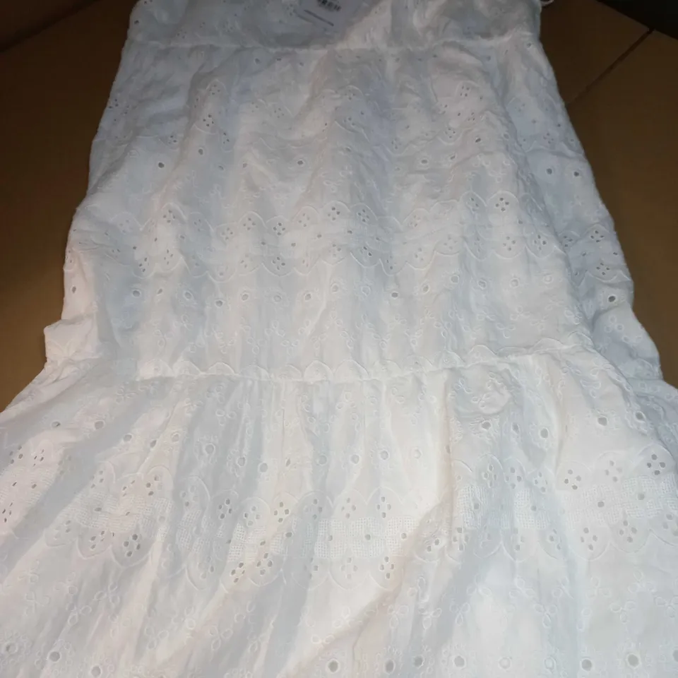LTS WHITE CUT OUT FLOWING MAXI DRESS - SIZE 14