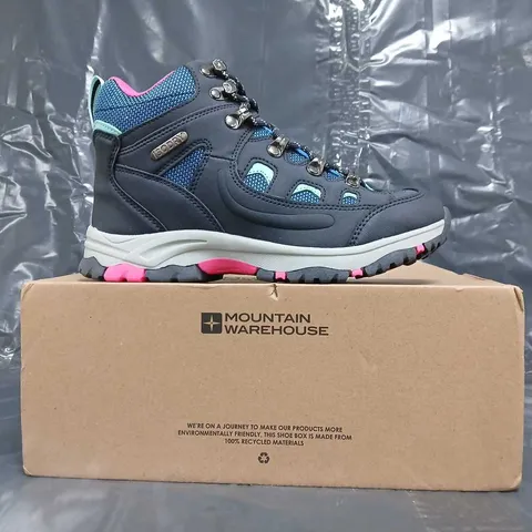 BOXED PAIR OF MOUNTAIN WAREHOUSE ADVENTURER KIDS WATERPROOF BOOTS IN NAVY SIZE UK 4