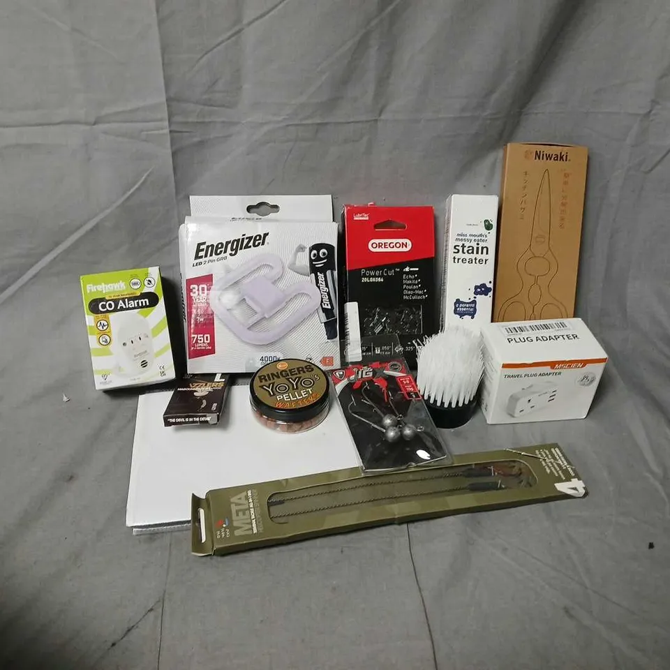 APPROXIMATELY 20 ASSORTED HOUSEHOLD ITEMS TO INCLUDE PLUG ADAPTOR, OREGON POWERCUT, FOX RAGE JIGX HEADS, ETC
