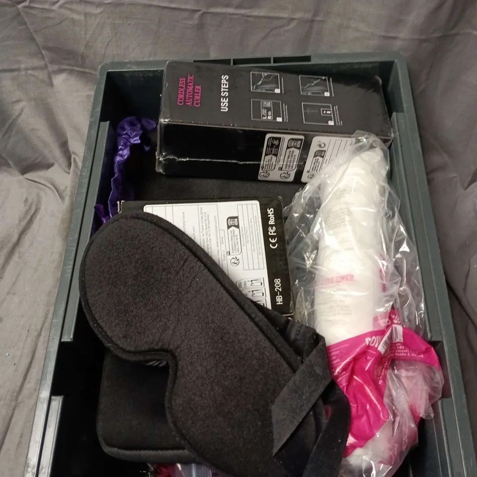 BOX OF APPROXIMATELY 15 ASSORTED COSMETIC ITEMS TO INCLUDE STRAIGHT HAIR COMB, CORDLESS AUTOMATIC CURLER, COTTON WOOL PADS, SLEEP MASK ETC