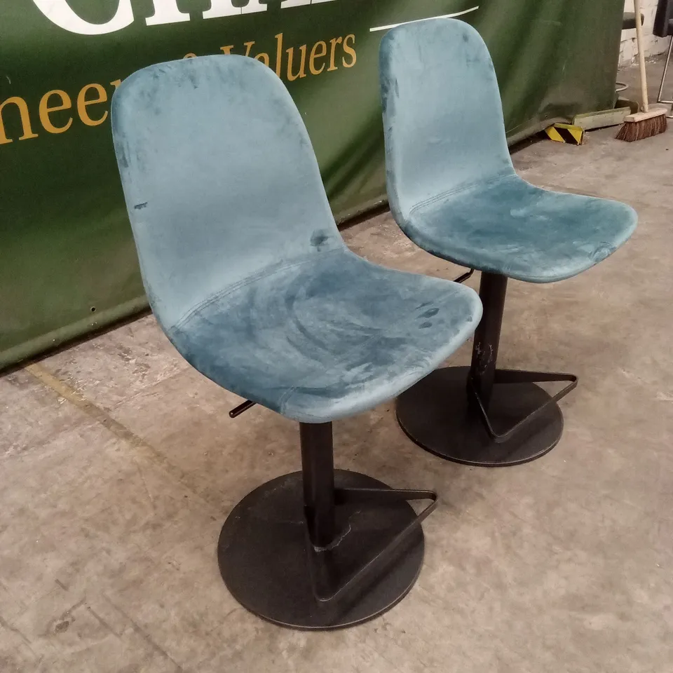 SET OF 2 QUALITY DESIGNER ZARAGOZA GAS-LIFT BARSTOOLS, TEAL VELVET