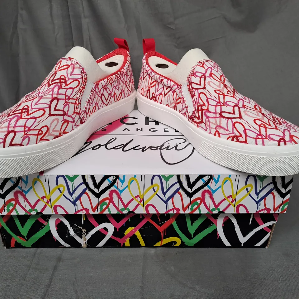 BOXED PAIR OF SKECHERS SLIP-ON SHOES IN WHITE W. RED/PINK HEARTS UK SIZE 7