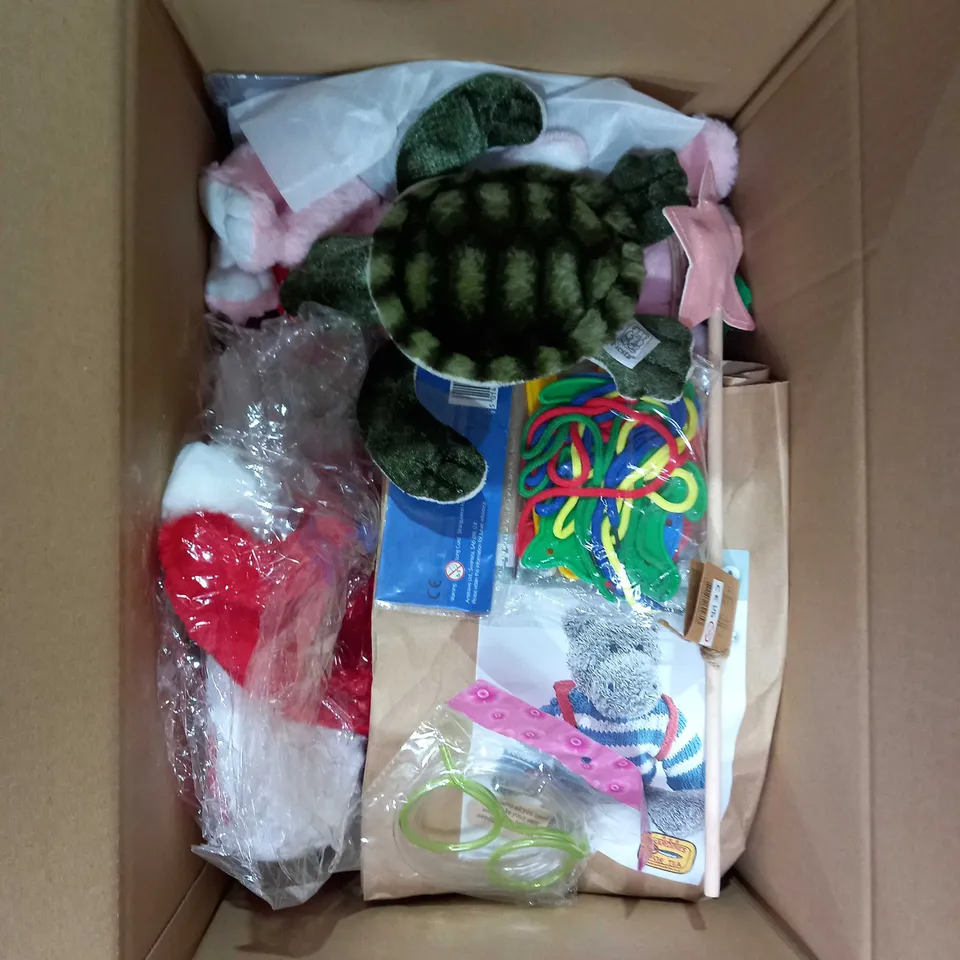 BOX OF APPROXIMATELY 10 ASSORTED TOYS AND GAMES TO INCLUDE POSH PAWS WIND UP RACING CLANGERS, BUILD-A-BEAR TEDDY, TENDER LEAF SAFARI BINOCULARS, ETC 