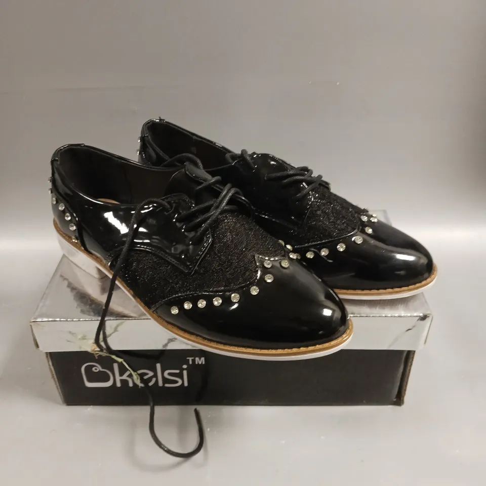 BOXED PAIR OF KELSI LACED SEQUINED SHOES IN BLACK - 4