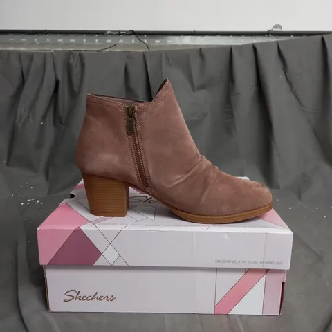 BOXED SKECHERS BIEGE HEELED ZIPPED BOOTS SIZE 7