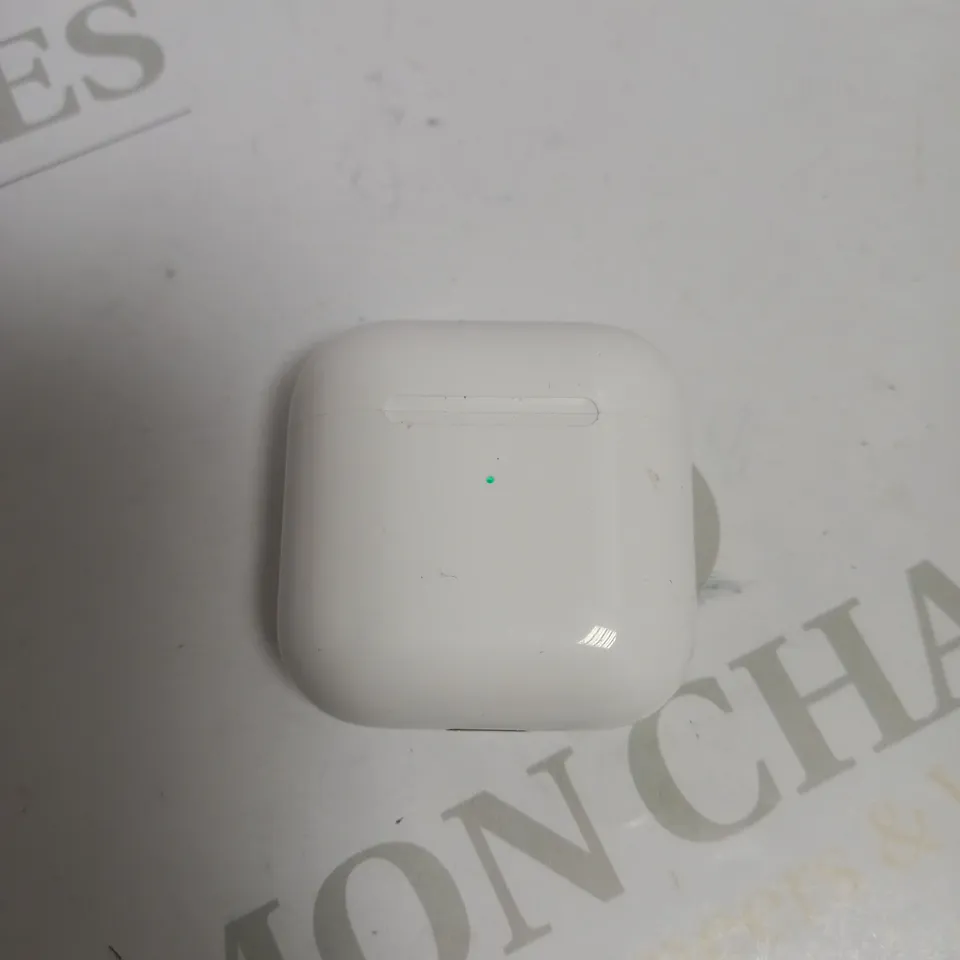APPLE AIRPODS (2ND GENERATION)