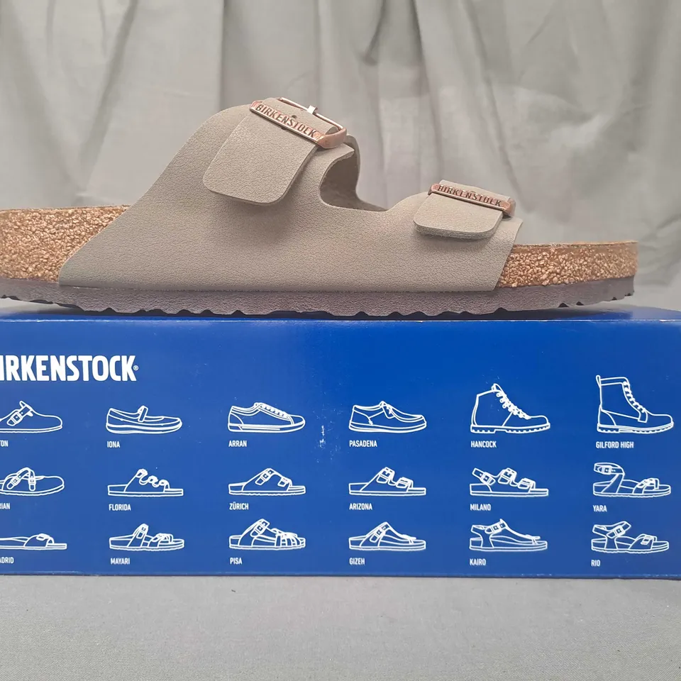 BOXED PAIR OF BIRKENSTOCK ARIZONA BS OPEN TOE SANDALS IN STONE UK SIZE 10.5