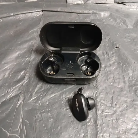BOSE WIRELESS EARBUD IN CHARGING CASE - BLACK - ONLY ONE EARBUD