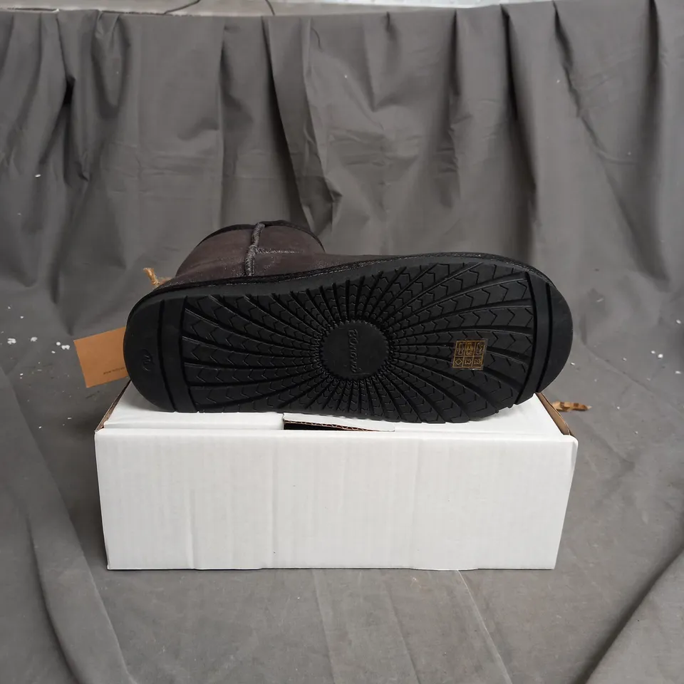 BOXED LOW GLITTER SHOES SIZE 7