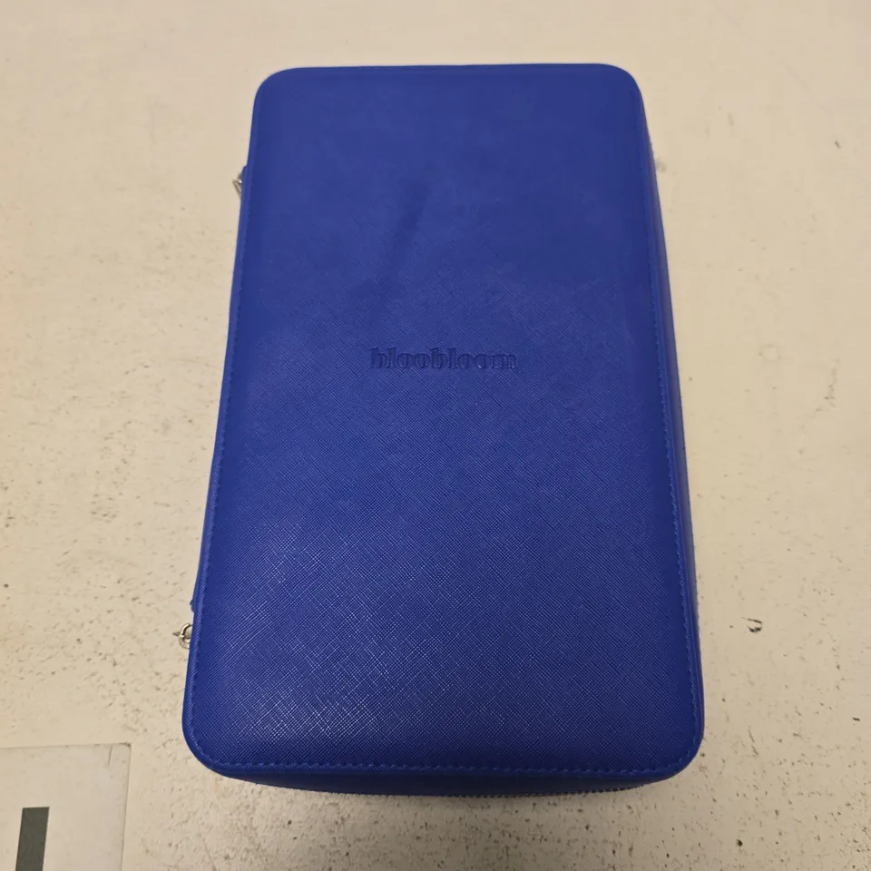 FLÂNER EYEWEAR CASE SET WITH FOUR GLASSES – BLUE ZIP CASE
