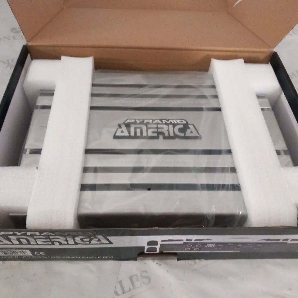 BOXED PYRAMID AMERICA PB3818 2 CHANNEL BRIDGEABLE MOSFET AMPLIFIER