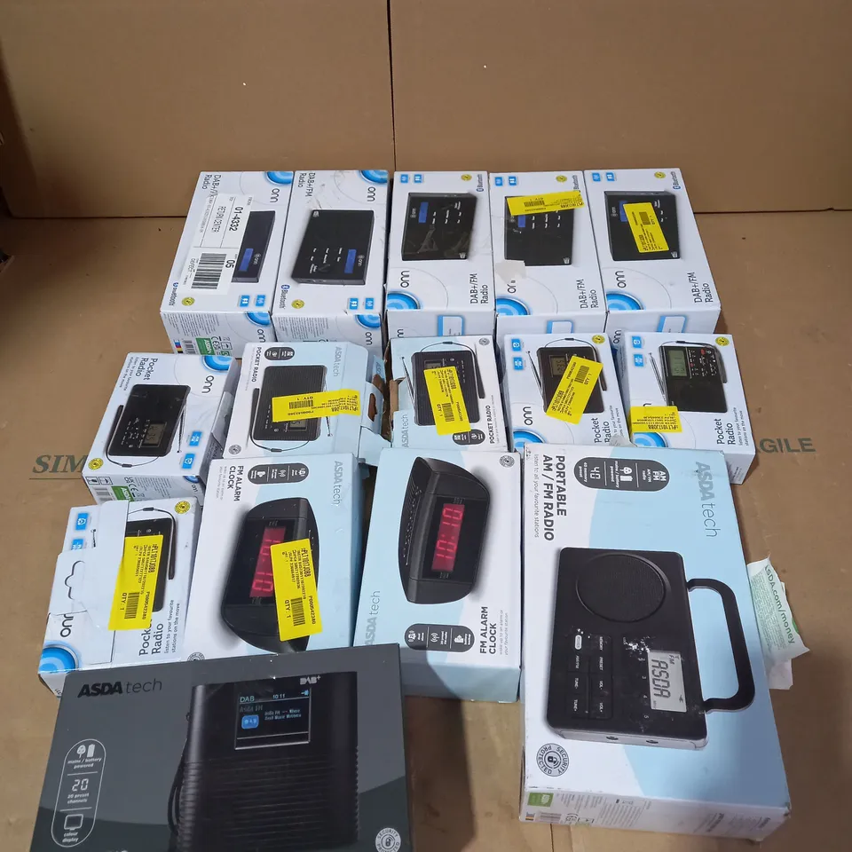 LOT OF APPROX. 15 ASSORTED RADIOS TO INCLUDE POCKET RADIOS, DAB+ RADIOS AND AM/FM RADIOS