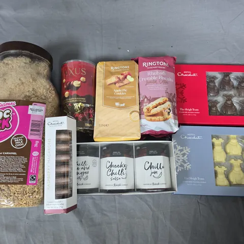LOT OF 8 ASSORTED FOOD ITEMS TO INCLUDE 3KG OF CHOC LICK, BISCUITS AND HOTEL CHOCLAT TRAYS